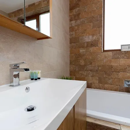 Seaside Haven For The Family דירה